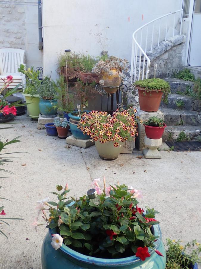 La Miramboise, Chambres Et Table D Hotes Mirambeau (Charente-Maritime) Exterior foto